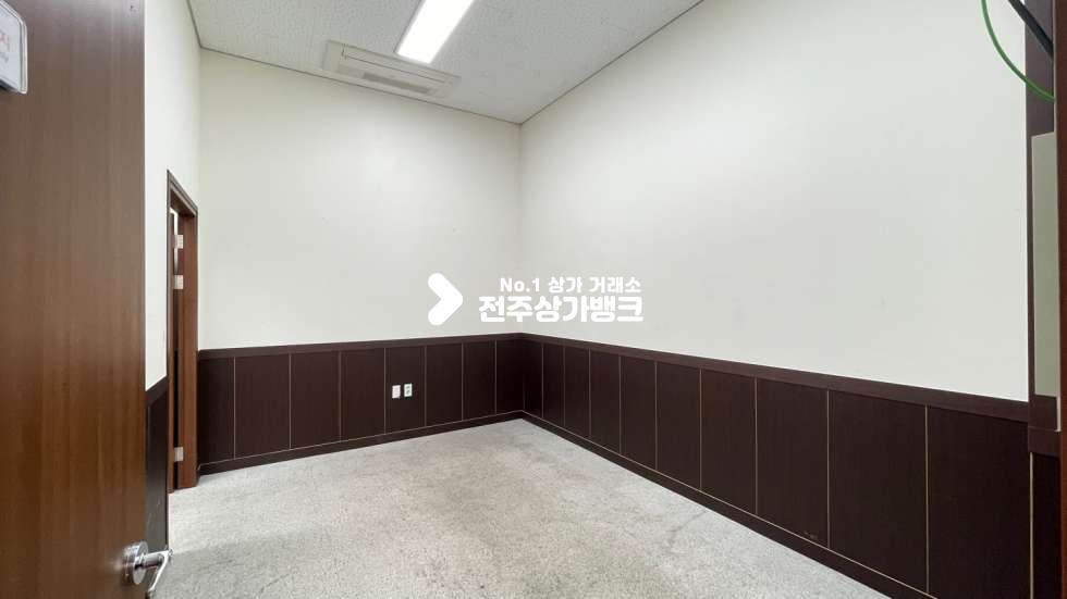 전북 전주완산구 용복동 ✔용복동✔공장,창고.연구실✔저렴한✔1층~2층✔통임대✔현장방문하여 실매물을 확인 적극 추천드립니다^^ 월세 매물번호 12955 사진 38