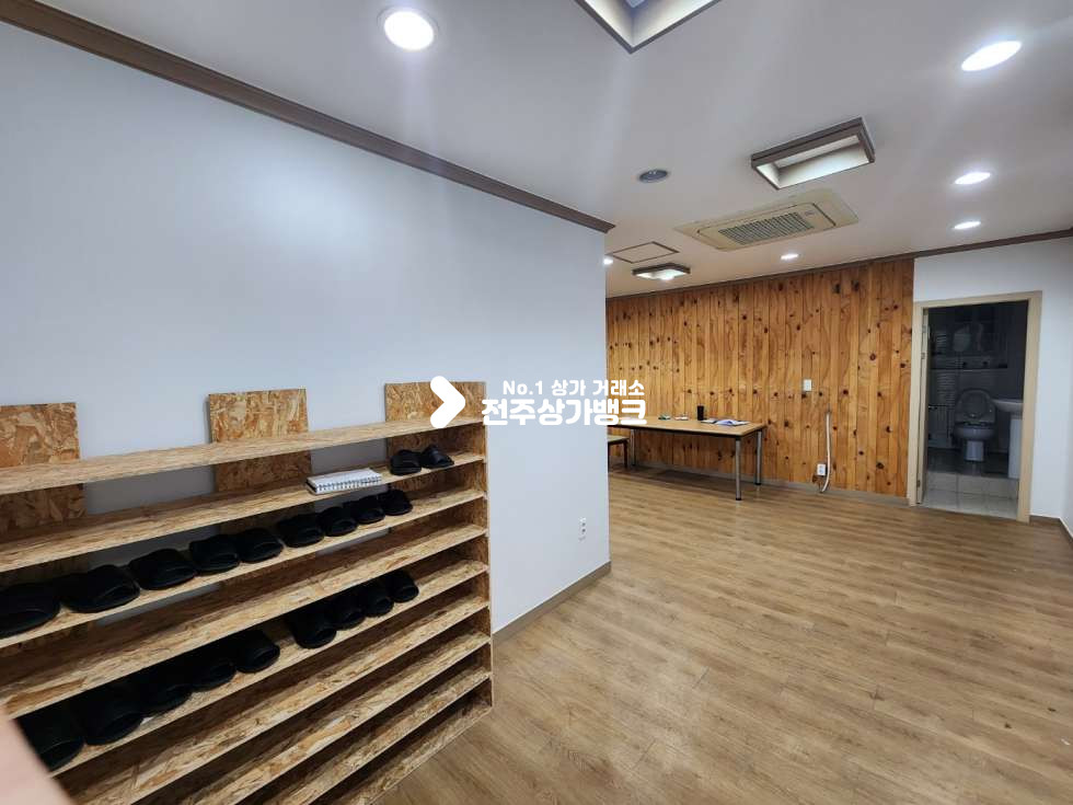 전북 전주완산구 효자동1가 효자동1가 전용약 30평형 상가 에어컨 완비 , 룸컨디션 최상,임대료 저렴한곳 즉시입주 가능합니다. 월세 매물번호 12960 사진 1