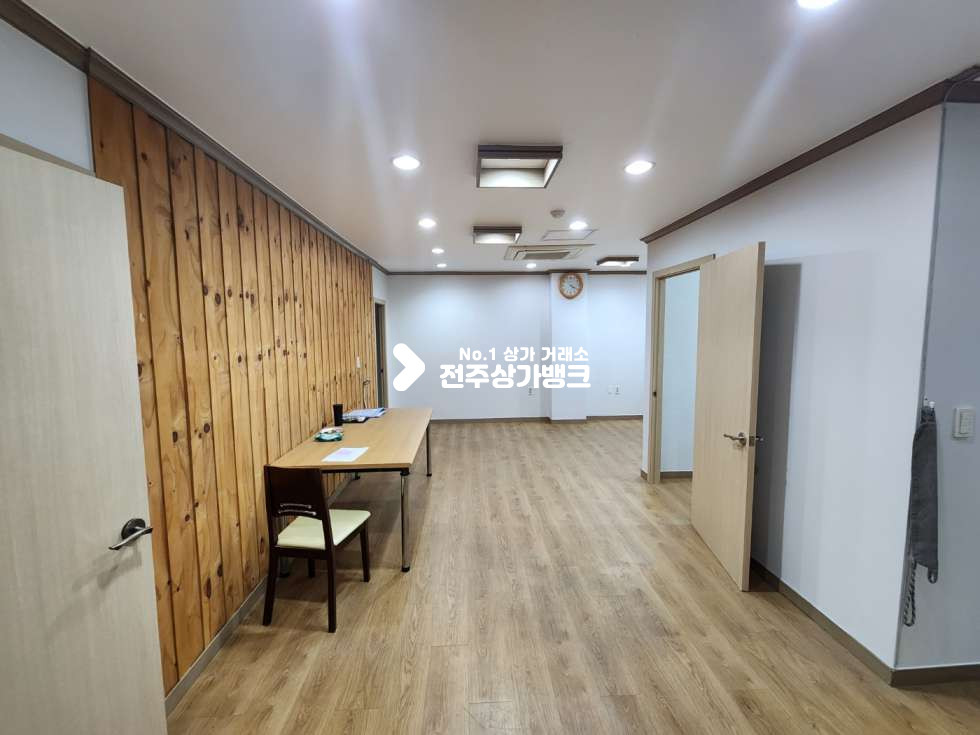 전북 전주완산구 효자동1가 효자동1가 전용약 30평형 상가 에어컨 완비 , 룸컨디션 최상,임대료 저렴한곳 즉시입주 가능합니다. 월세 매물번호 12960 사진 3