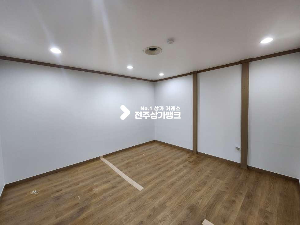 전북 전주완산구 효자동1가 효자동1가 전용약 30평형 상가 에어컨 완비 , 룸컨디션 최상,임대료 저렴한곳 즉시입주 가능합니다. 월세 매물번호 12960 사진 4