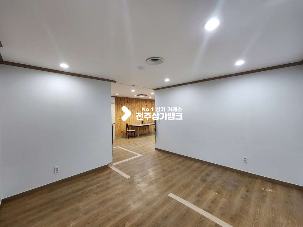 전북 전주완산구 효자동1가 효자동1가 전용약 30평형 상가 에어컨 완비 , 룸컨디션 최상,임대료 저렴한곳 즉시입주 가능합니다. 월세 매물번호 12960 사진 5