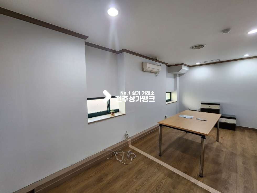 전북 전주완산구 효자동1가 효자동1가 전용약 30평형 상가 에어컨 완비 , 룸컨디션 최상,임대료 저렴한곳 즉시입주 가능합니다. 월세 매물번호 12960 사진 8