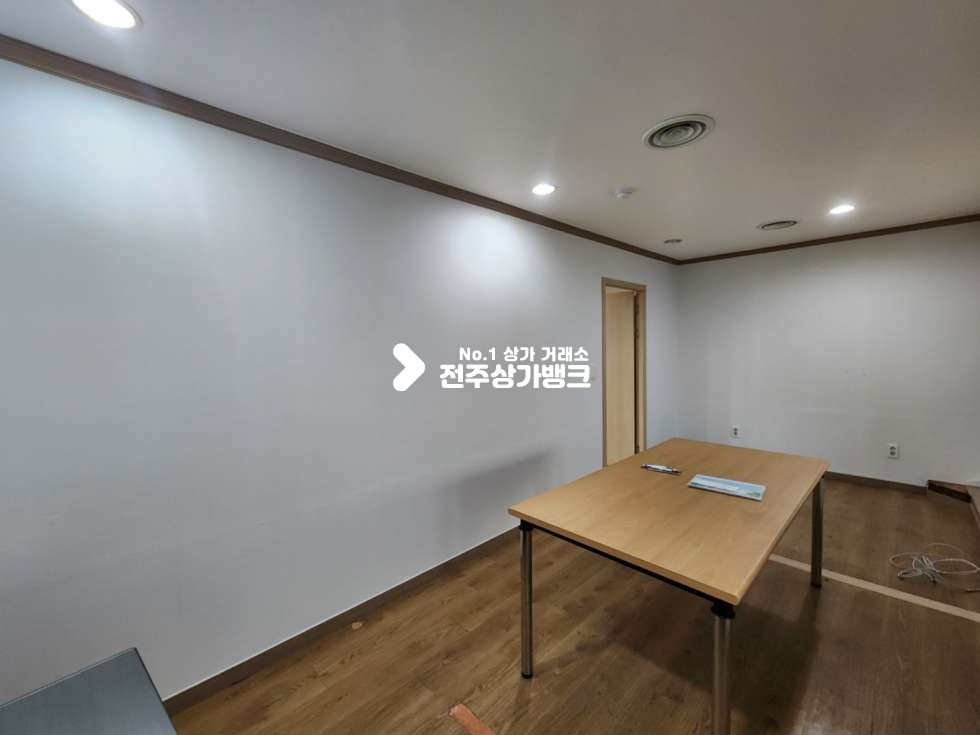 전북 전주완산구 효자동1가 효자동1가 전용약 30평형 상가 에어컨 완비 , 룸컨디션 최상,임대료 저렴한곳 즉시입주 가능합니다. 월세 매물번호 12960 사진 9