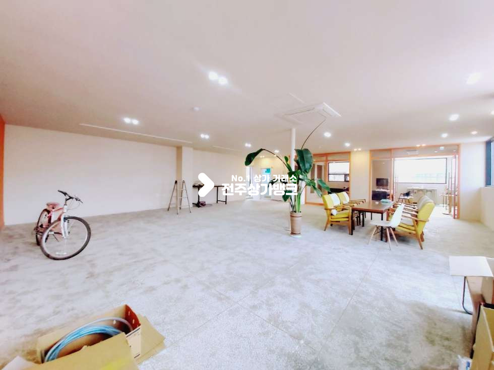 전북 전주덕진구 여의동2가 동산동 리모델링 40평 시스템에어컨 권리금 무 업종불문 월세 매물번호 11313 사진 3