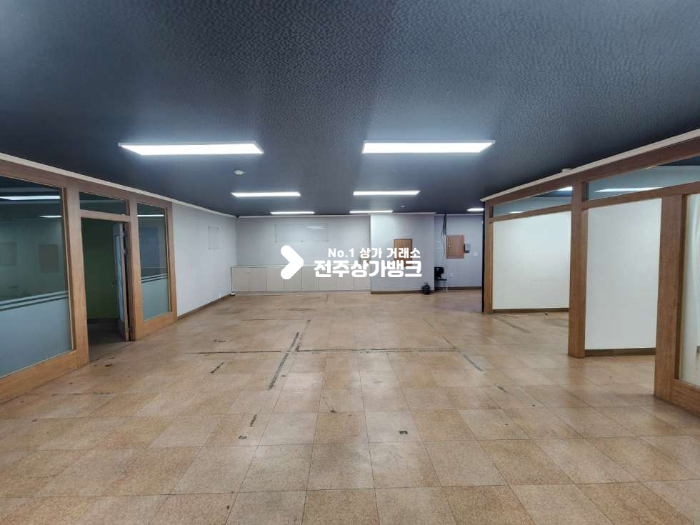 전북 전주완산구 중화산동2가 중화산동2가 광고효과 좋고 대형룸이 있는 사무실 임대 즉시입주가능합니다. 월세 매물번호 12779 사진 4