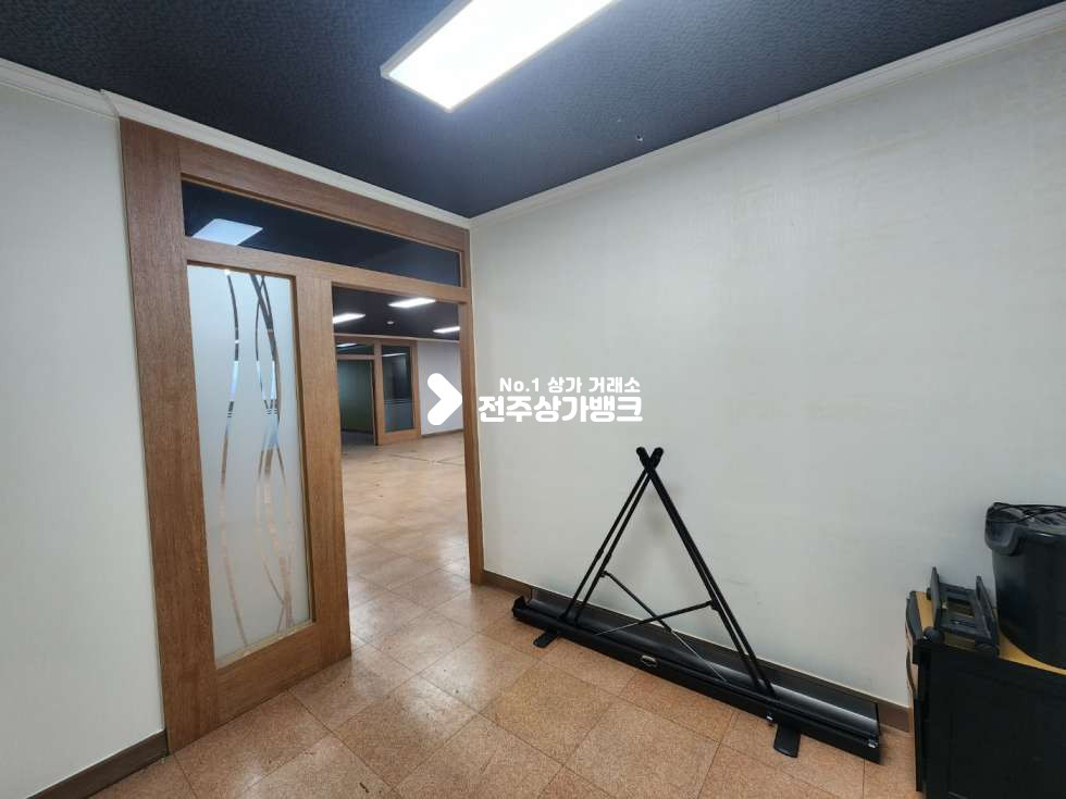 전북 전주완산구 중화산동2가 중화산동2가 광고효과 좋고 대형룸이 있는 사무실 임대 즉시입주가능합니다. 월세 매물번호 12779 사진 7