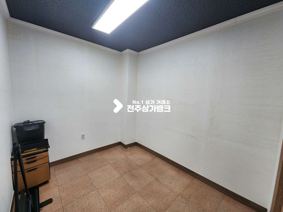 전북 전주완산구 중화산동2가 중화산동2가 광고효과 좋고 대형룸이 있는 사무실 임대 즉시입주가능합니다. 월세 매물번호 12779 사진 8