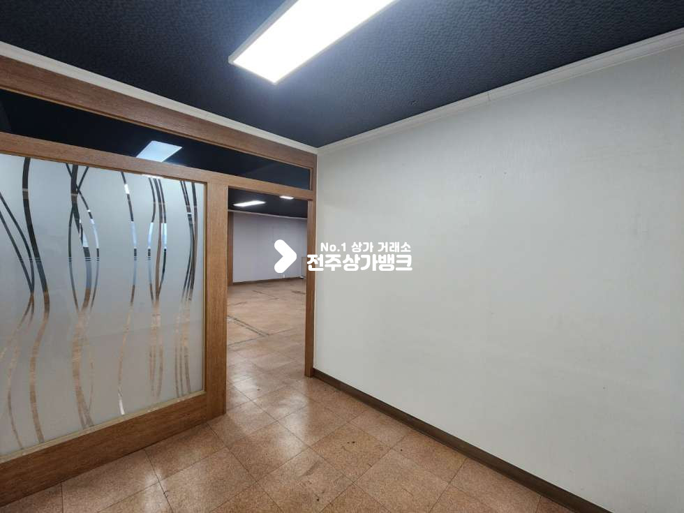 전북 전주완산구 중화산동2가 중화산동2가 광고효과 좋고 대형룸이 있는 사무실 임대 즉시입주가능합니다. 월세 매물번호 12779 사진 9