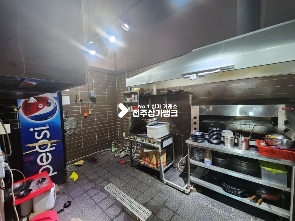 전북 전주덕진구 덕진동2가 JY 하가지구 1층 상가임대 층고 높으며 천장,바닥 완비 즉시입주 가능합니다. 월세 매물번호 13007 사진 8