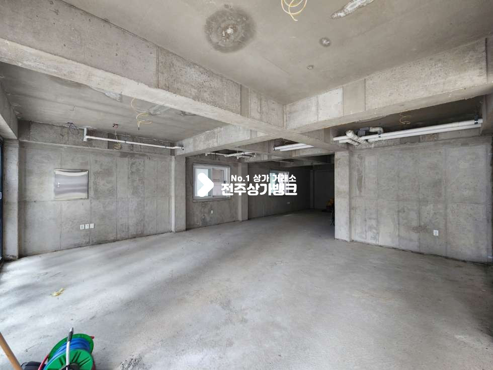 전북 전주덕진구 만성동 JY 만성동 빌라촌 먹자골목 유동인구 많은곳 앞면 폴딩도어 완비 자유업종 가능합니다 월세 매물번호 13022 사진 1