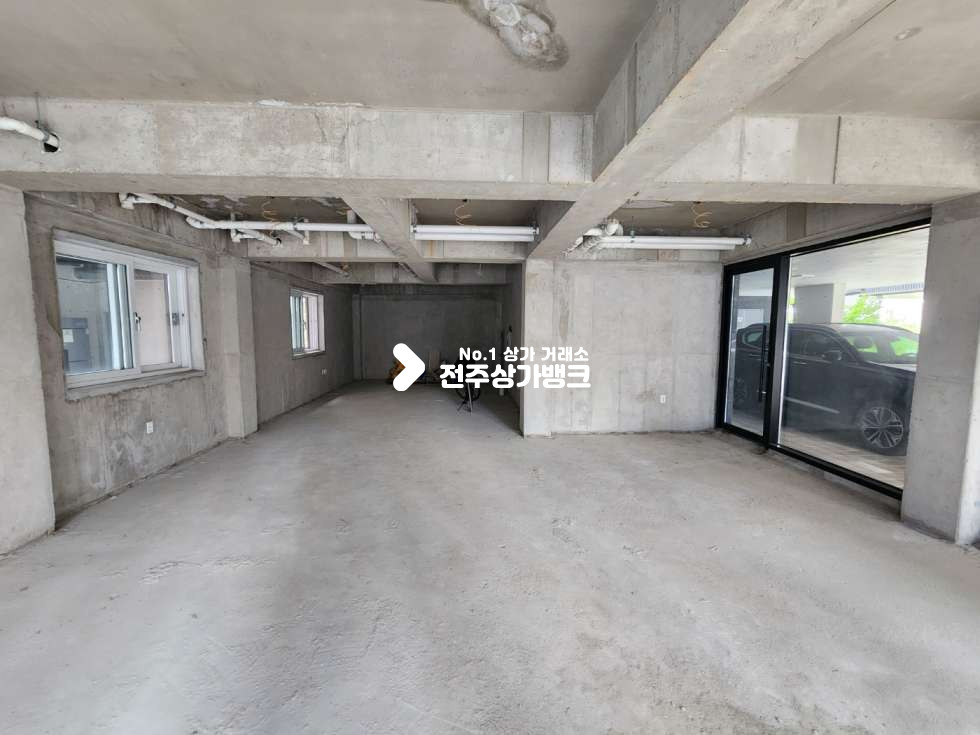 전북 전주덕진구 만성동 JY 만성동 빌라촌 먹자골목 유동인구 많은곳 앞면 폴딩도어 완비 자유업종 가능합니다 월세 매물번호 13022 사진 2