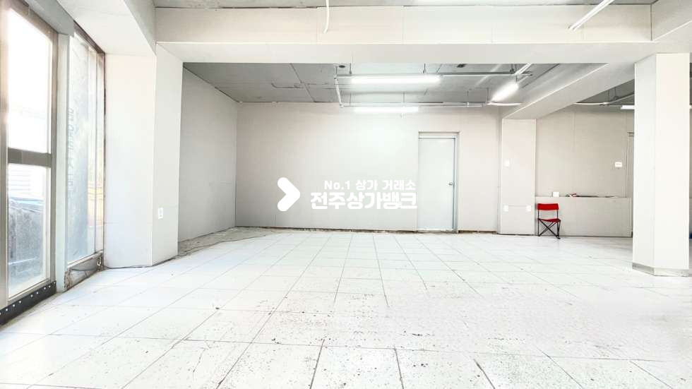 전북 전주완산구 효자동1가 JH ★ 대로변모서리★올리모델링★10평★1층상가★사무실 , 공방★위치최고★추천매물 ~~보증금절충가 월세 매물번호 12739 사진 4