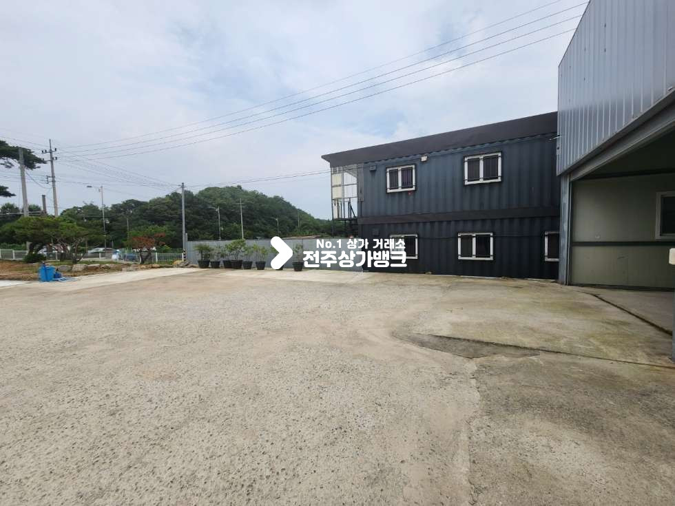 전북 전주완산구 삼천동3가 JY 삼천동3가 만성동, 효자동 넘어가는 길목 주차시설 완비 썬팅샵,창고,자동차수리점 즉시입주가능합니다. 월세 매물번호 13065 사진 9