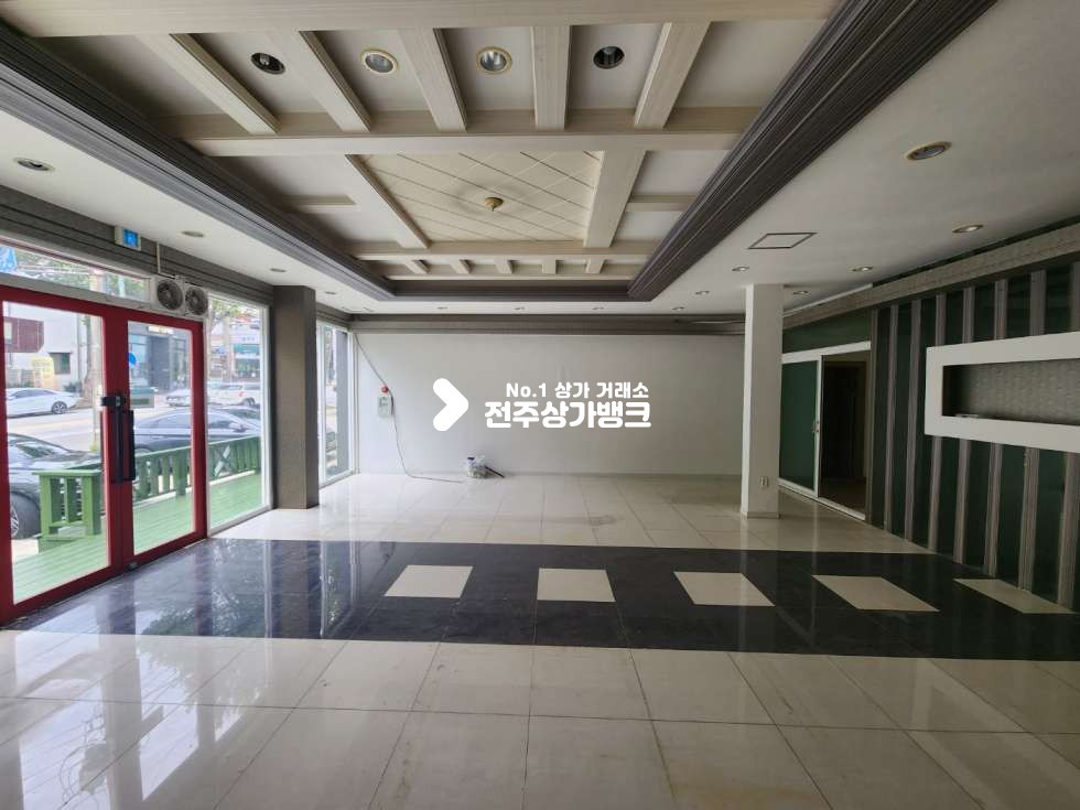 전북 전주완산구 삼천동1가 1층 50평형대 넒은 1층 상가 임대 내부 룸시설 완비된곳 즉시입주 가능합니다. 월세 매물번호 13069 사진 2