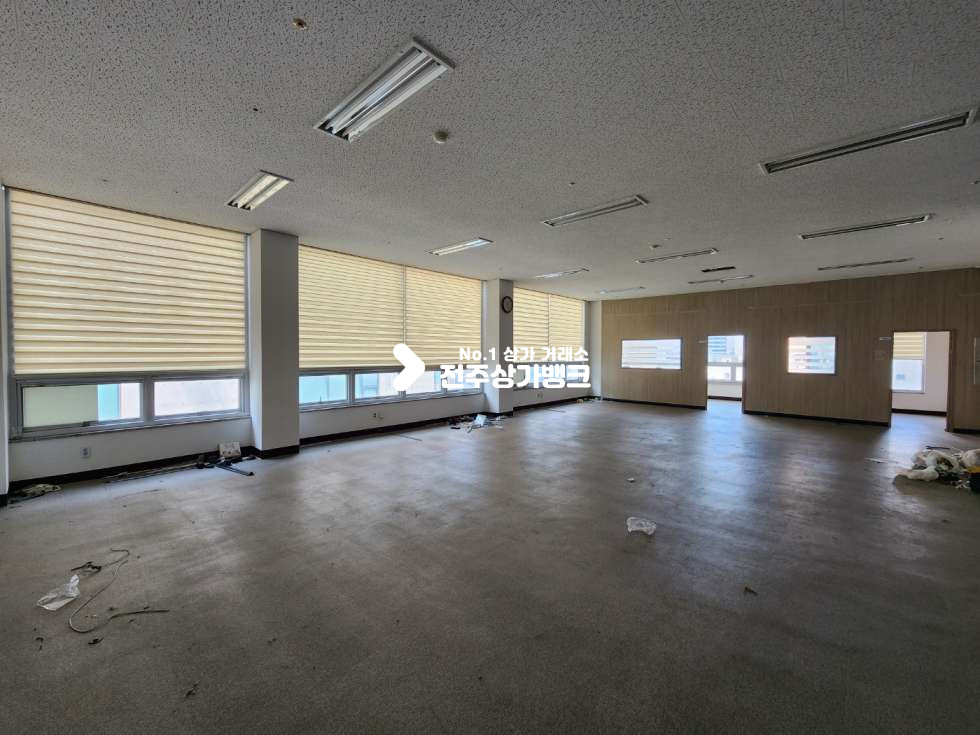 전북 전주완산구 효자동3가 JY 천장,바닥 룸까지 나눠져 있는 컨디션 좋은 사무실 임대 즉시입주 가능합니다 . 월세 매물번호 13080 사진 1