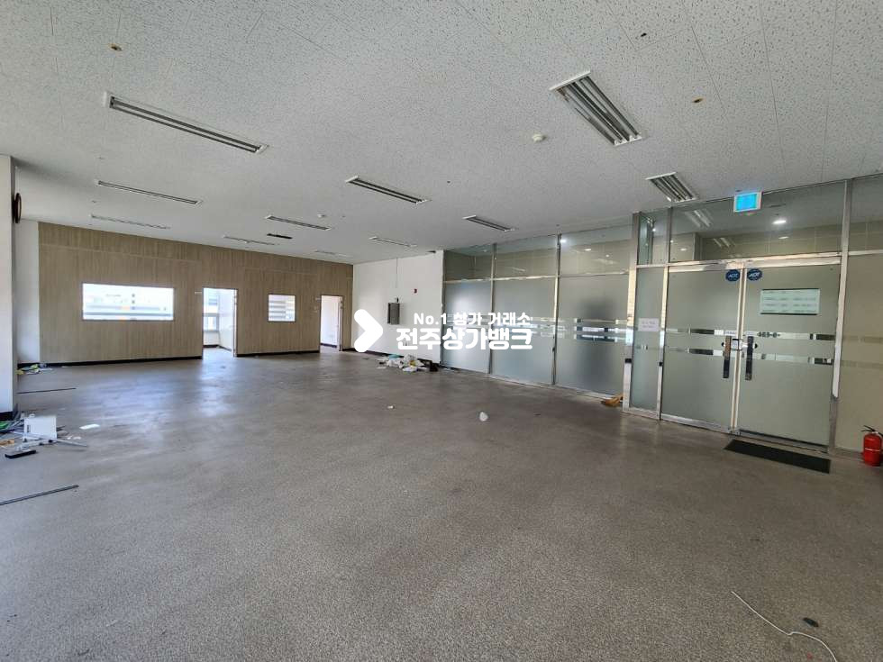 전북 전주완산구 효자동3가 JY 천장,바닥 룸까지 나눠져 있는 컨디션 좋은 사무실 임대 즉시입주 가능합니다 . 월세 매물번호 13080 사진 3