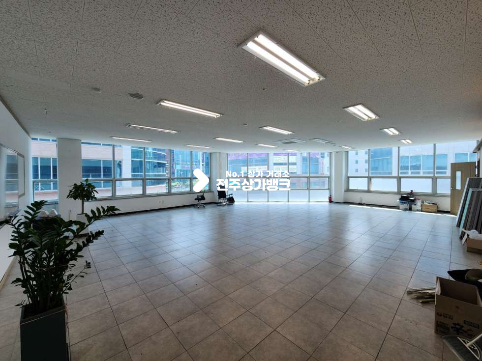 전북 전주완산구 효자동2가 JY 효자동 신시가지 전용 45평형대 천장,바닥,룸,에어컨시설까지 완비 즉시입주가능 ! 월세 매물번호 13081 사진 1