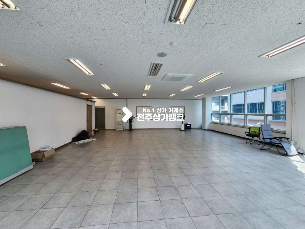 전북 전주완산구 효자동2가 JY 효자동 신시가지 전용 45평형대 천장,바닥,룸,에어컨시설까지 완비 즉시입주가능 ! 월세 매물번호 13081 사진 5
