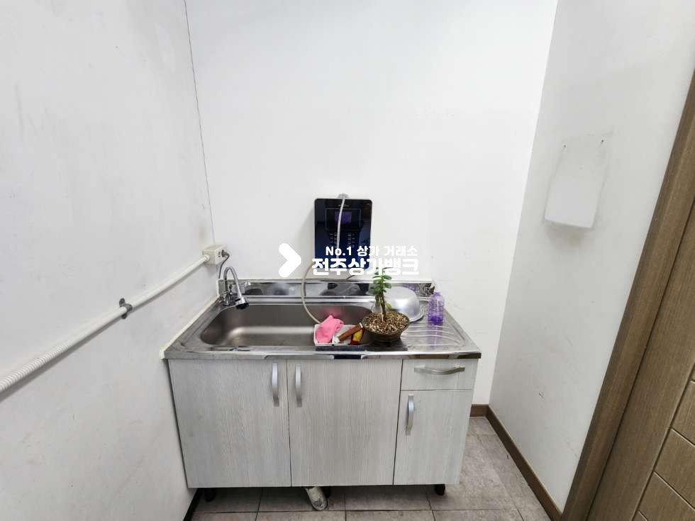 전북 전주완산구 효자동2가 JY 효자동 신시가지 전용 45평형대 천장,바닥,룸,에어컨시설까지 완비 즉시입주가능 ! 월세 매물번호 13081 사진 9