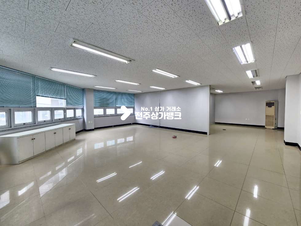 전북 전주완산구 중화산동2가 ★중화산동★탕비실과★보일러설치된★42평형★거주가능한★사무실★적극 추천드립니다^^ 월세 매물번호 12973 사진 3