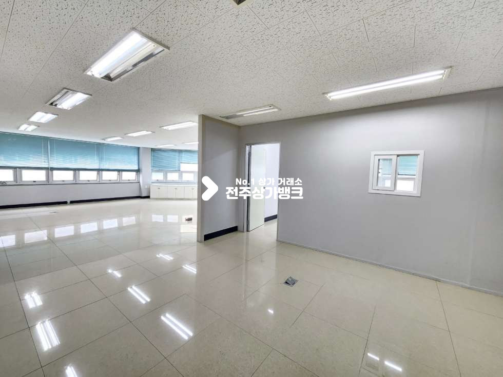 전북 전주완산구 중화산동2가 ★중화산동★탕비실과★보일러설치된★42평형★거주가능한★사무실★적극 추천드립니다^^ 월세 매물번호 12973 사진 4