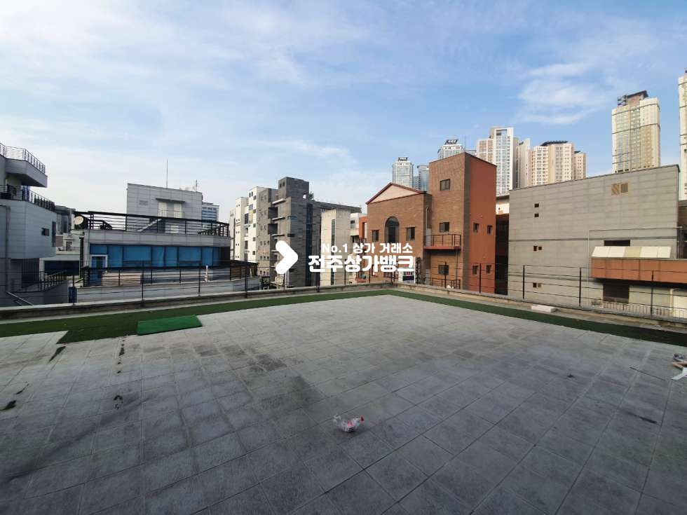 전북 전주완산구 효자동3가 신시가지 55평 가성비 사무실 / 테라스2개 월세 매물번호 11205 사진 1