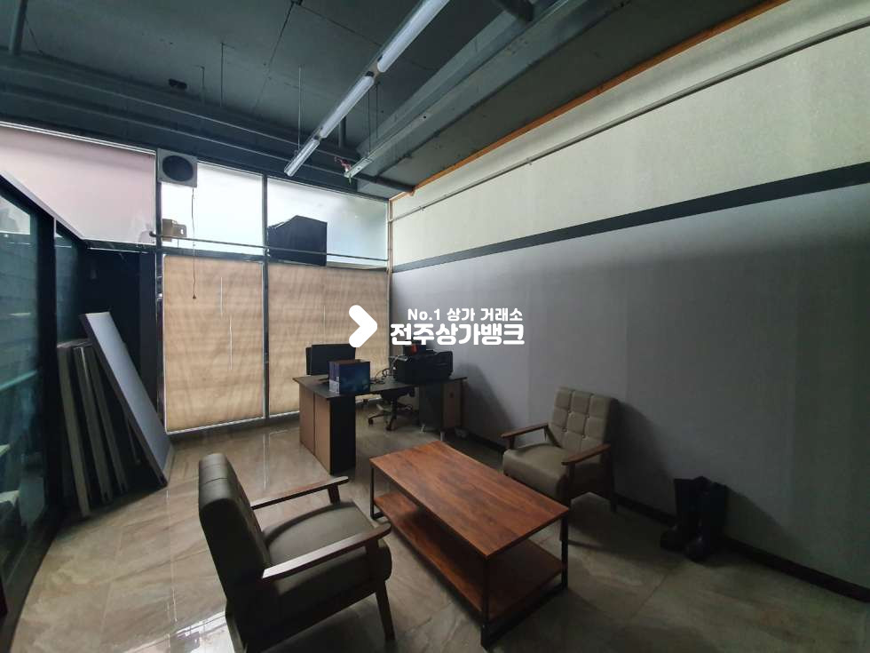 전북 전주완산구 효자동3가 신시가지 55평 가성비 사무실 / 테라스2개 월세 매물번호 11205 사진 4
