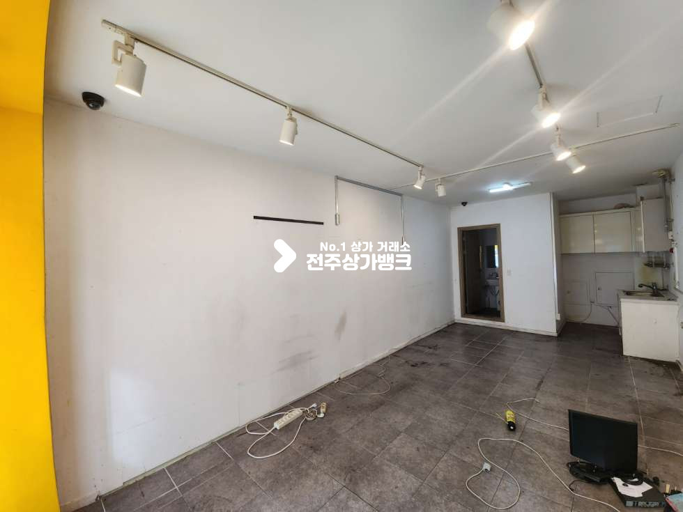 전북 전주완산구 효자동2가 효자동2가 저렴한 인테리어 되어있는 상가 즉시입주가능합니다. 월세 매물번호 12433 사진 1