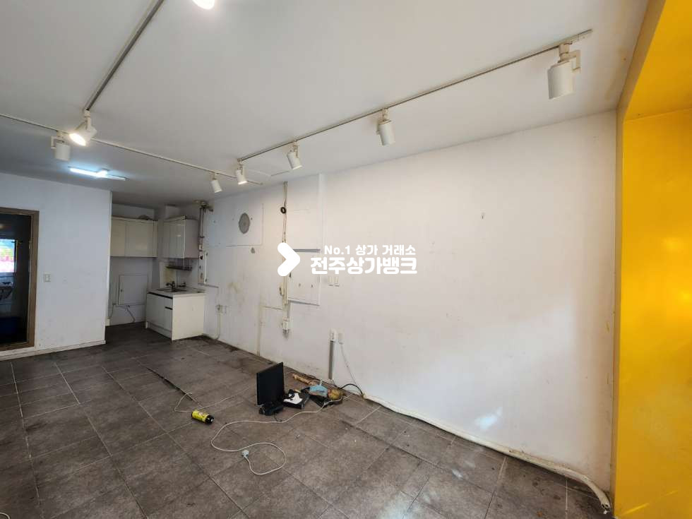 전북 전주완산구 효자동2가 효자동2가 저렴한 인테리어 되어있는 상가 즉시입주가능합니다. 월세 매물번호 12433 사진 3