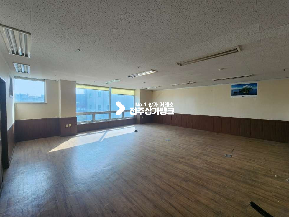 전북 전주완산구 효자동3가 JY 효자동3가 칸막이 잘나눠져 있고 저렴한 가격의 39평 넒은 사무실 임대 즉시입주가능합니다. 월세 매물번호 13201 사진 1