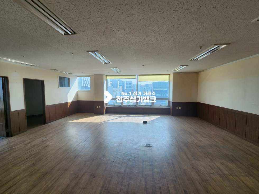 전북 전주완산구 효자동3가 JY 효자동3가 칸막이 잘나눠져 있고 저렴한 가격의 39평 넒은 사무실 임대 즉시입주가능합니다. 월세 매물번호 13201 사진 2