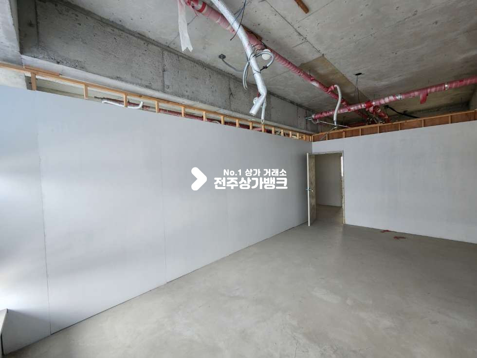 전북 전주완산구 효자동3가 JY 효자동3가 대형 상가임대 칸막이 시공되어있으며 총 5룸 즉시입주 가능합니다. 월세 매물번호 13202 사진 8