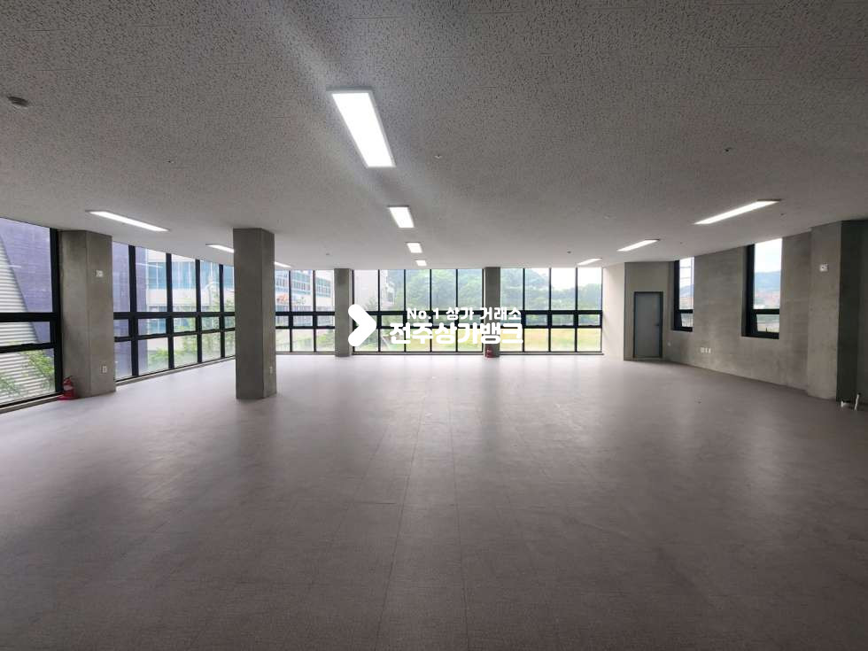 전북 전주완산구 효자동2가 효자동2가 롯데마트 인근 넒은 사무실 통창으로 분할가능(2000/100) 광고효과 좋은곳 월세 매물번호 12890 사진 2