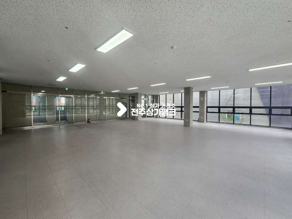 전북 전주완산구 효자동2가 효자동2가 롯데마트 인근 넒은 사무실 통창으로 분할가능(2000/100) 광고효과 좋은곳 월세 매물번호 12890 사진 4