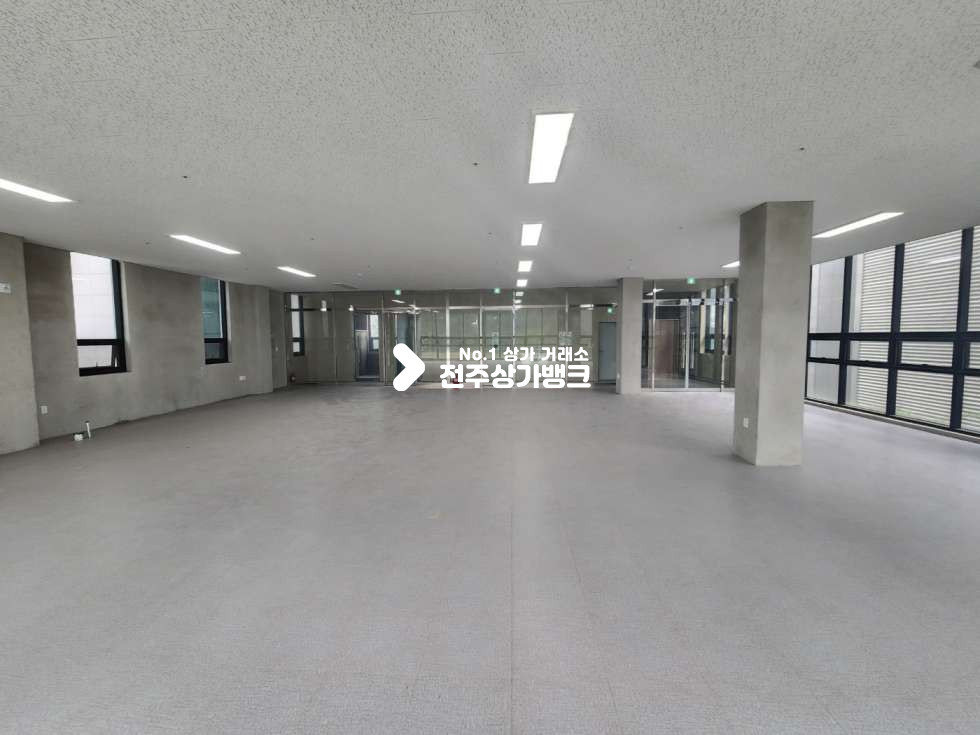 전북 전주완산구 효자동2가 효자동2가 롯데마트 인근 넒은 사무실 통창으로 분할가능(2000/100) 광고효과 좋은곳 월세 매물번호 12890 사진 5