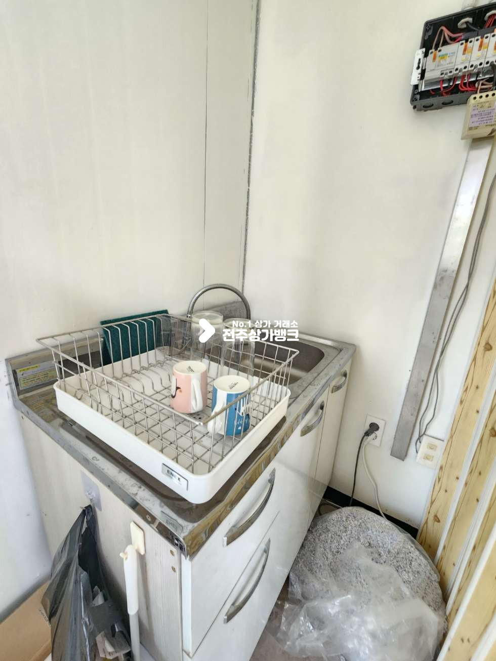 전북 전주완산구 효자동1가 JY 월세 초저렴한 1인사무실 임대 내부 깔끔하며 시설 최상 내부 화장실 , 싱크대 보유 협의입주 가능합니다. 월세 매물번호 13211 사진 6