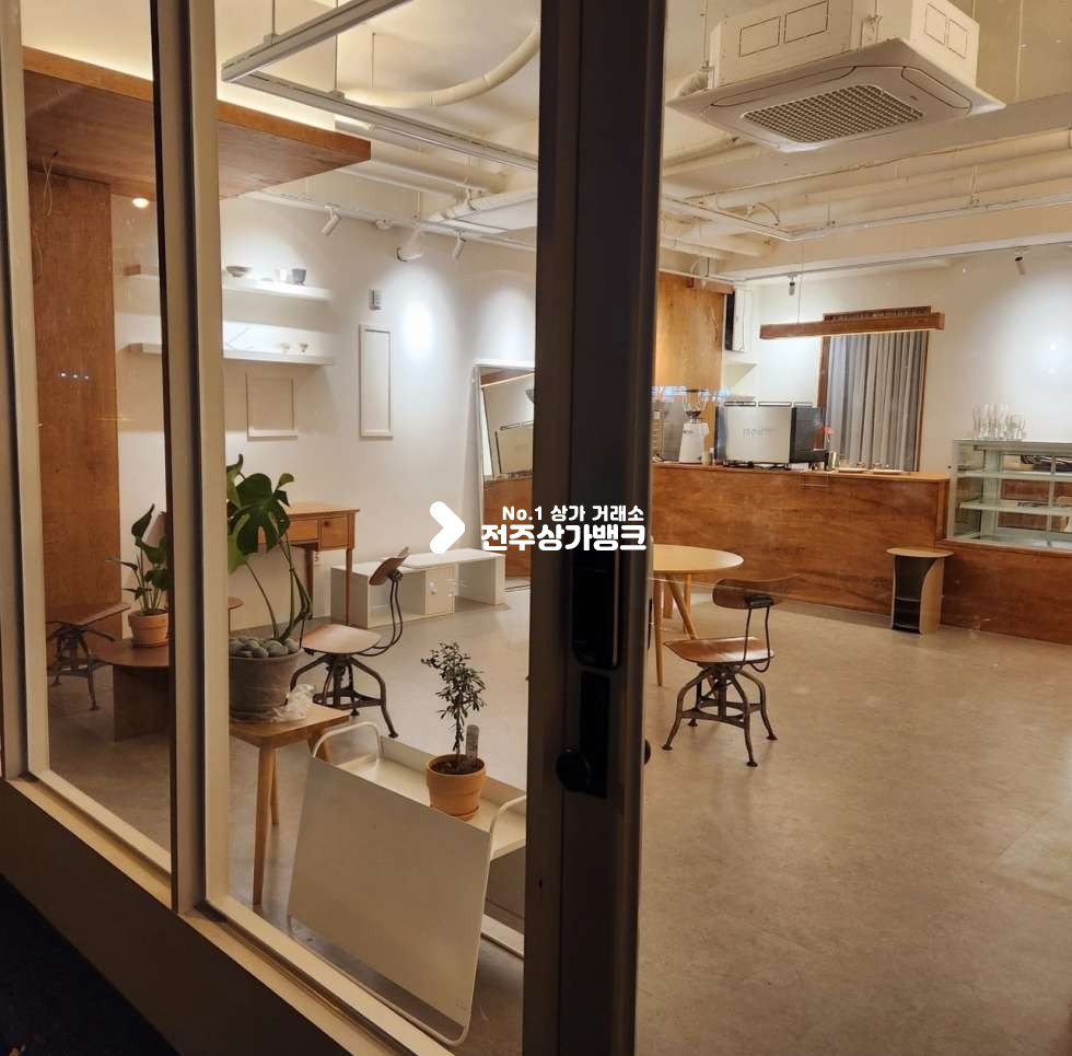 전북 전주완산구 효자동2가 JH★★예쁜유럽풍★★디져트카페★★양도양수★★적극추천~~~ 월세 매물번호 13234 사진 2