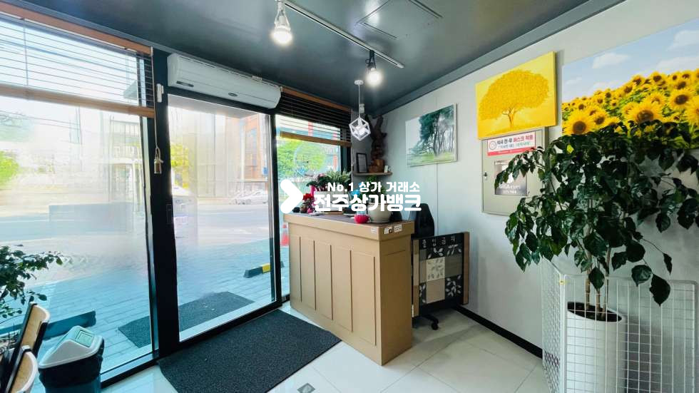 전북 전주완산구 평화동2가 JH ★★ 평화동 ★★대로변 ★★24평대 ★★카페,미용실,재료상 ★★적극 추천드려요~~!! 월세 매물번호 13267 사진 1