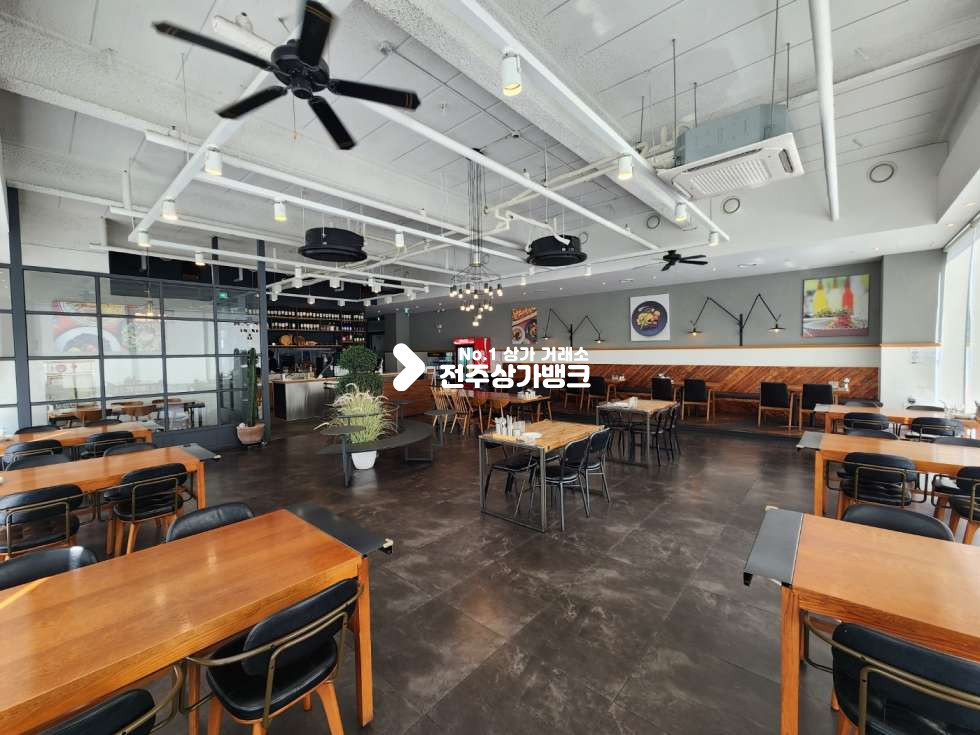 전북 전주완산구 평화동2가 JY 뷰가 매우 좋은 평화동2가 양식당 권리금 상가 전용 약 65평 인테리어 최상 권리금 협의가능합니다. 월세 매물번호 13142 사진 4