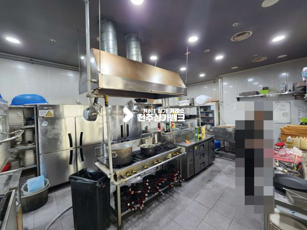 전북 전주완산구 평화동2가 JY 뷰가 매우 좋은 평화동2가 양식당 권리금 상가 전용 약 65평 인테리어 최상 권리금 협의가능합니다. 월세 매물번호 13142 사진 11
