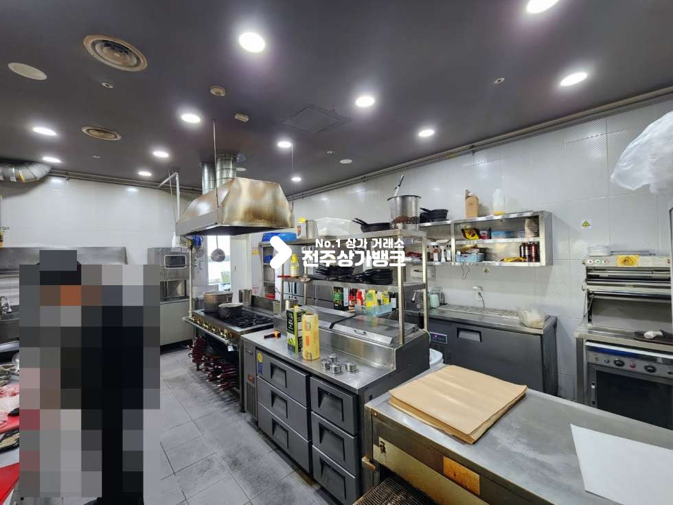 전북 전주완산구 평화동2가 JY 뷰가 매우 좋은 평화동2가 양식당 권리금 상가 전용 약 65평 인테리어 최상 권리금 협의가능합니다. 월세 매물번호 13142 사진 12
