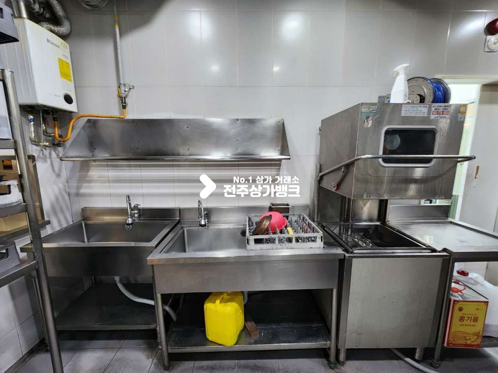 전북 전주완산구 평화동2가 JY 뷰가 매우 좋은 평화동2가 양식당 권리금 상가 전용 약 65평 인테리어 최상 권리금 협의가능합니다. 월세 매물번호 13142 사진 23