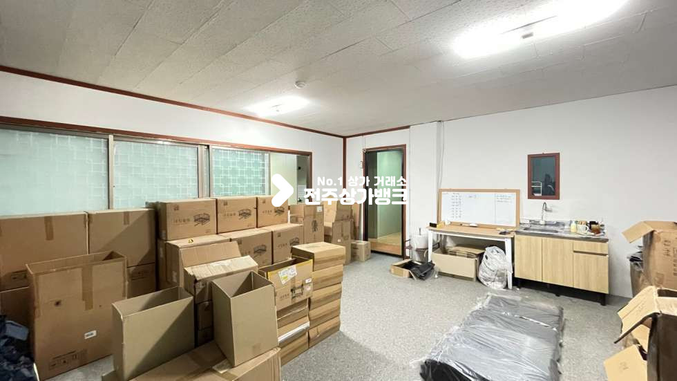전북 전주덕진구 인후동1가 JH★★아중리★★체련공원앞★★저렴한30평대★★사무실상가★★에어컨,냉장고,씽크대있어요★★20평.10평씩 분할가능~ 월세 매물번호 13277 사진 11