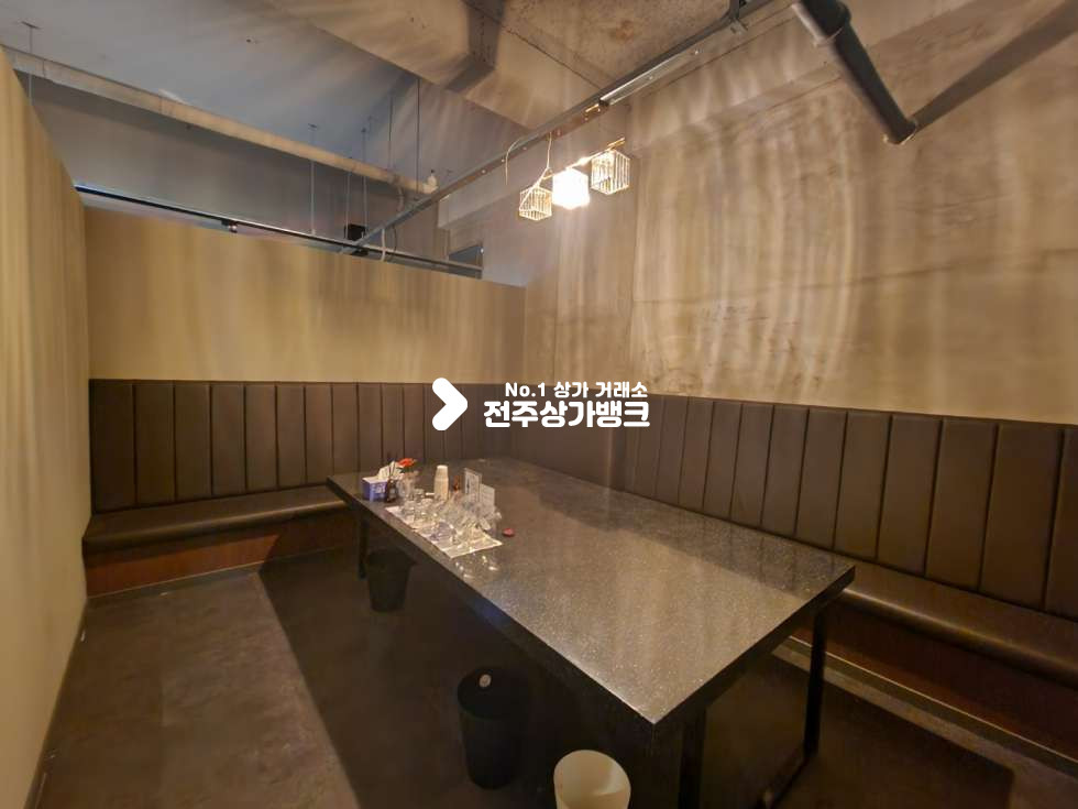 전북 전주완산구 효자동3가 JY 신시가지 위치좋은 빠상가 실면적 100평의 넒고 럭셔리한 빠상가 룸 9곳 대형 주방 완비 권리금협의가능 합니다. 월세 매물번호 13297 사진 11
