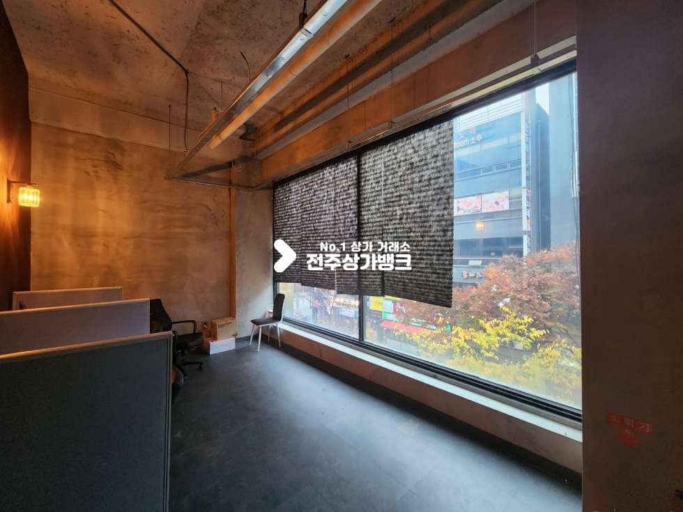 전북 전주완산구 효자동3가 JY 신시가지 위치좋은 빠상가 실면적 100평의 넒고 럭셔리한 빠상가 룸 9곳 대형 주방 완비 권리금협의가능 합니다. 월세 매물번호 13297 사진 12