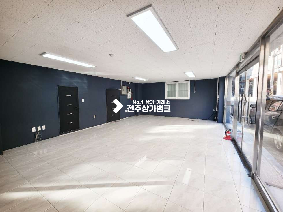 전북 전주완산구 효자동3가 A 1층 깨끗하고 작은 평수/ 내부 화장실 창고 /바닥 벽면 마감 월세 매물번호 13317 사진 4