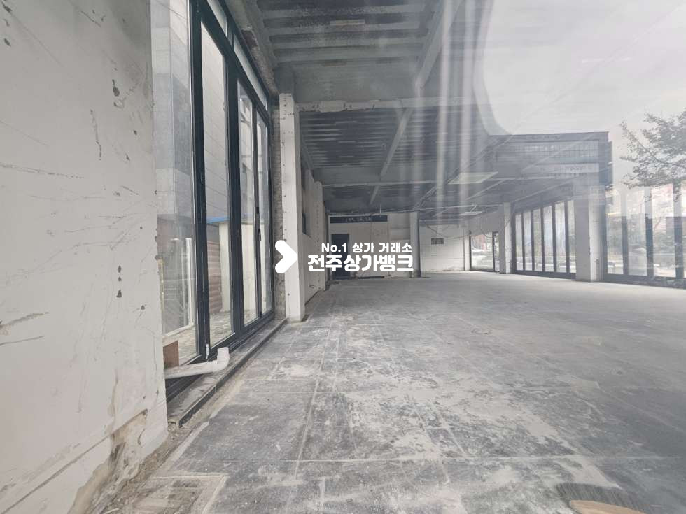 전북 전주완산구 중화산동2가 A 백제대로변/3면 폴딩도어 통창/노출, 개방감 확실/테라스 월세 매물번호 13393 사진 3