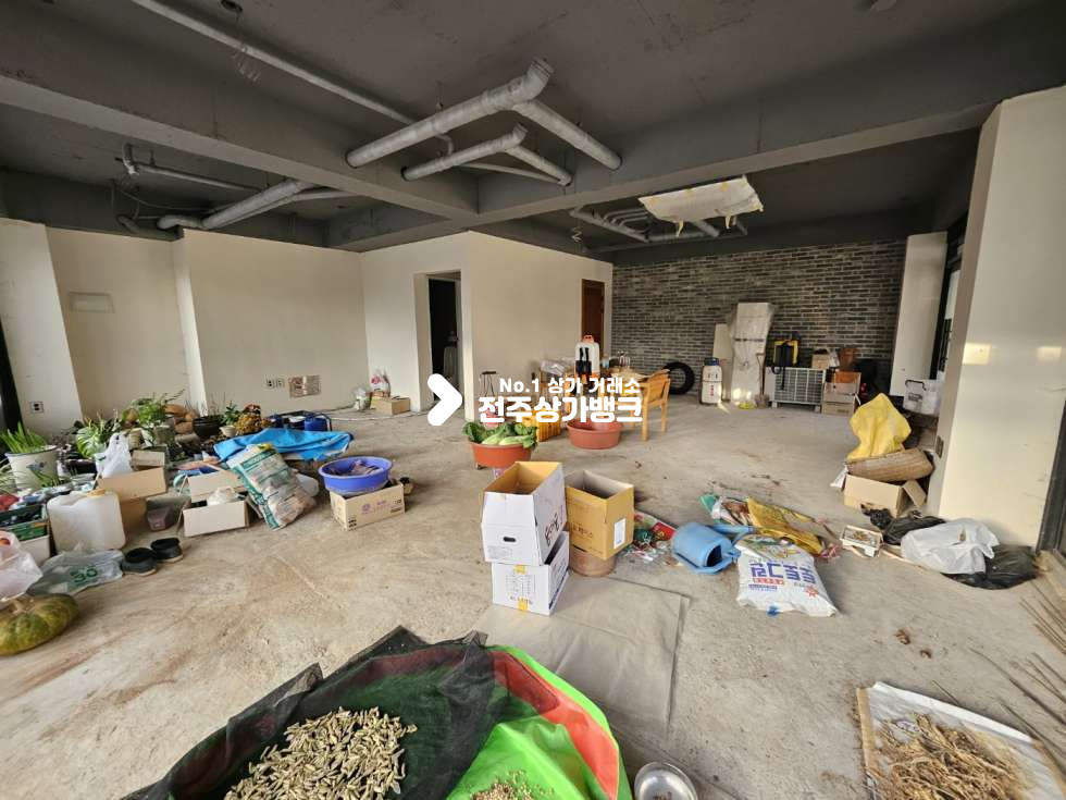 전북 전주덕진구 만성동 A 만성동빌라촌/1층/천정에어컨/남녀화장실/창고 월세 매물번호 13412 사진 2