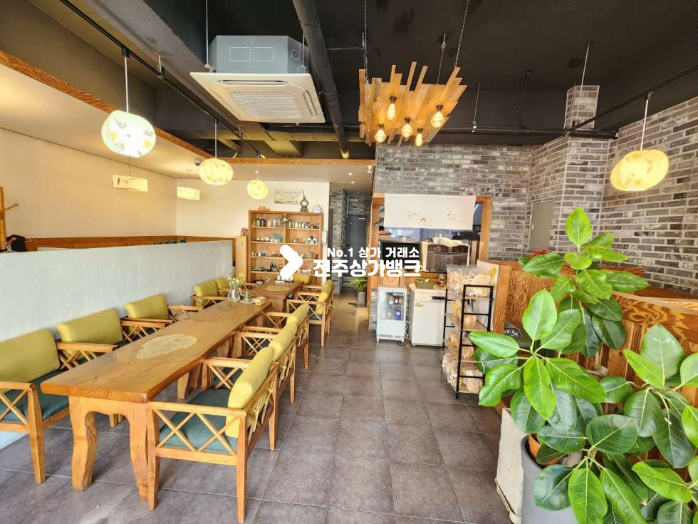 전북 전주완산구 효자동2가 JY 인테리어 잘되어있는 찻집 양도 양수 일반음식점으로도 이용가능 업종변경가능 ! 협의입주가능합니다. 월세 매물번호 13427 사진 2