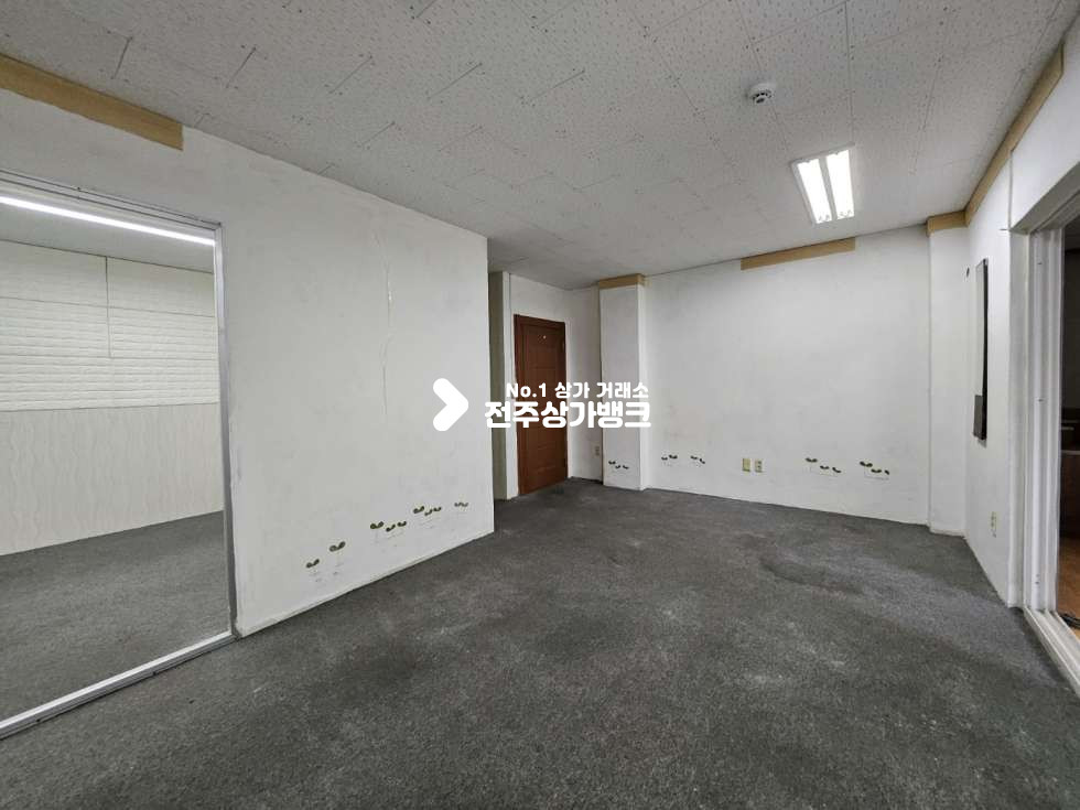 전북 전주덕진구 인후동1가 룸1개//베란다//싱크대//엘리베이터//바닥 카펫트 월세 매물번호 13458 사진 1